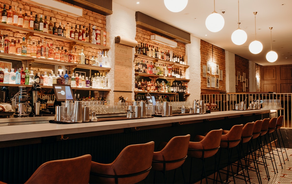 bar in leaonards restaurant